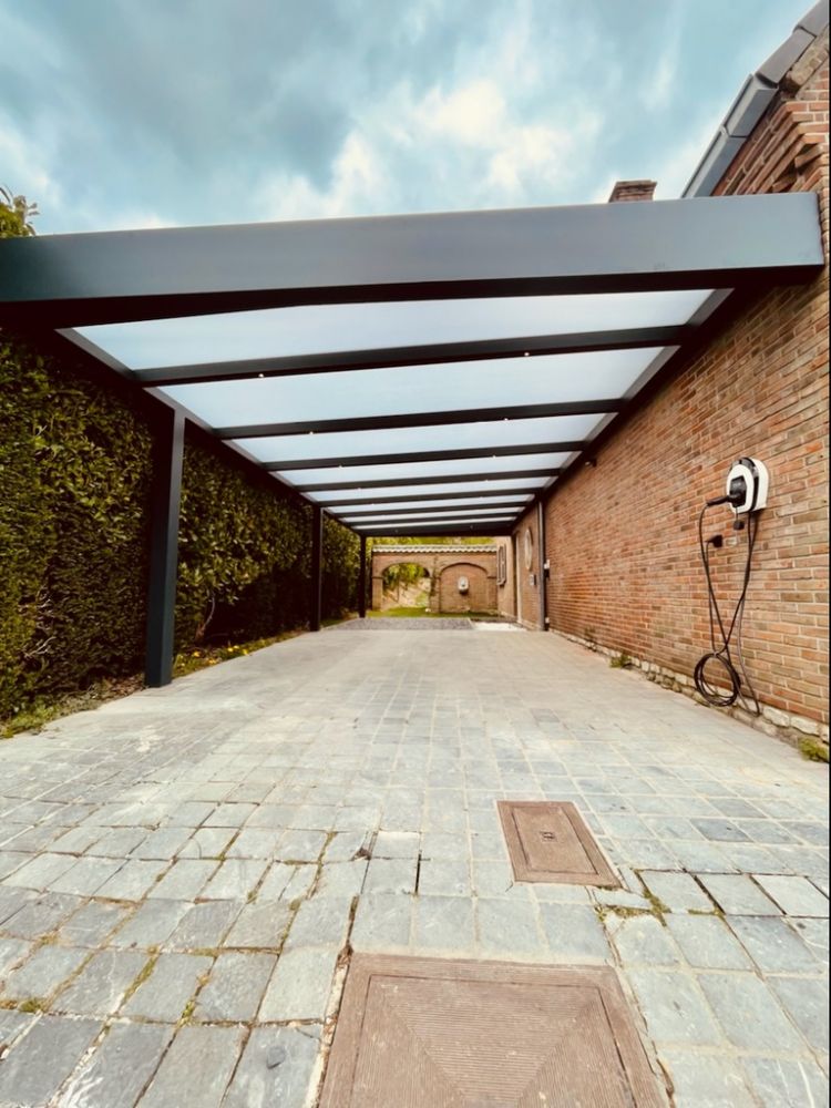 Entretien des carports en aluminium : comment garder votre abri en bon état