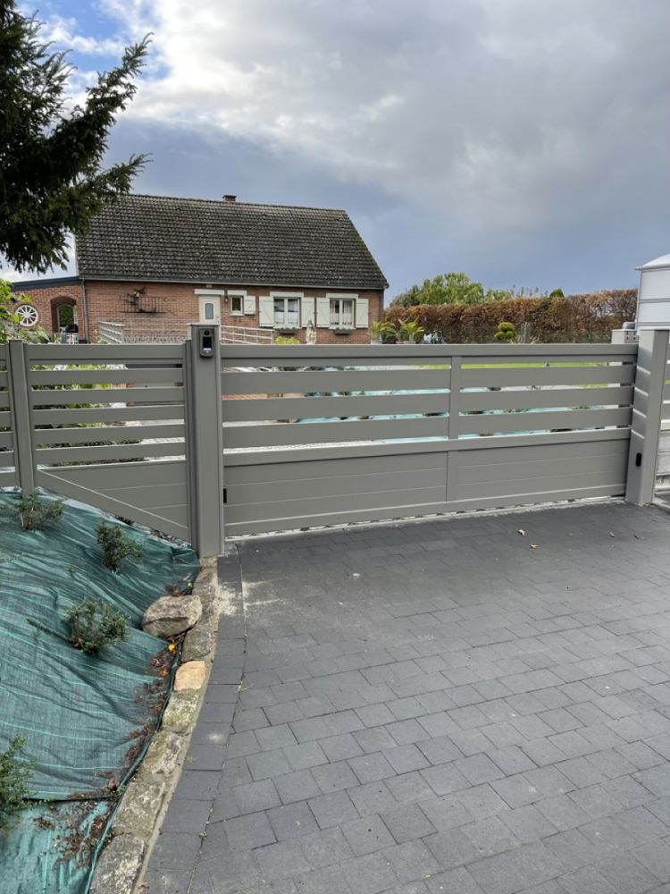 Portails aluminium personnalisés : design unique, sécurité renforcée, valeur ajoutée