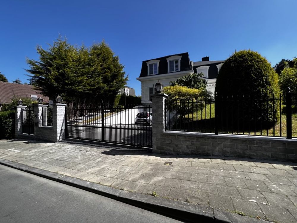 Portail aluminium traditionnel : Un choix élégant et durable