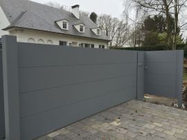 portail_aluminium_coulissant_et_son_portillon_.jpg